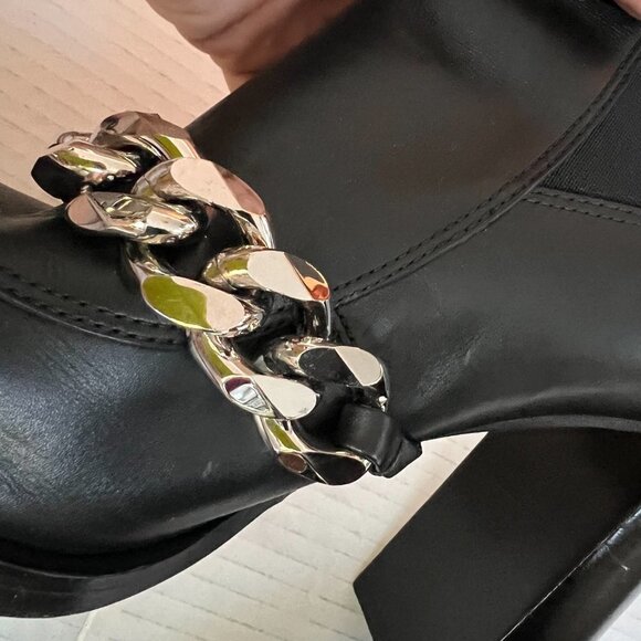 Givenchy Chain Chelsea black leather boots size 39 - Picture 10 of 10